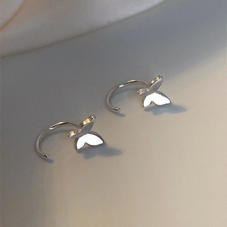 Khuyên tai/ Khuyên vành tai chữ C màu bạc thiết kế bướm mới phong cách Hàn Quốc cho nữ