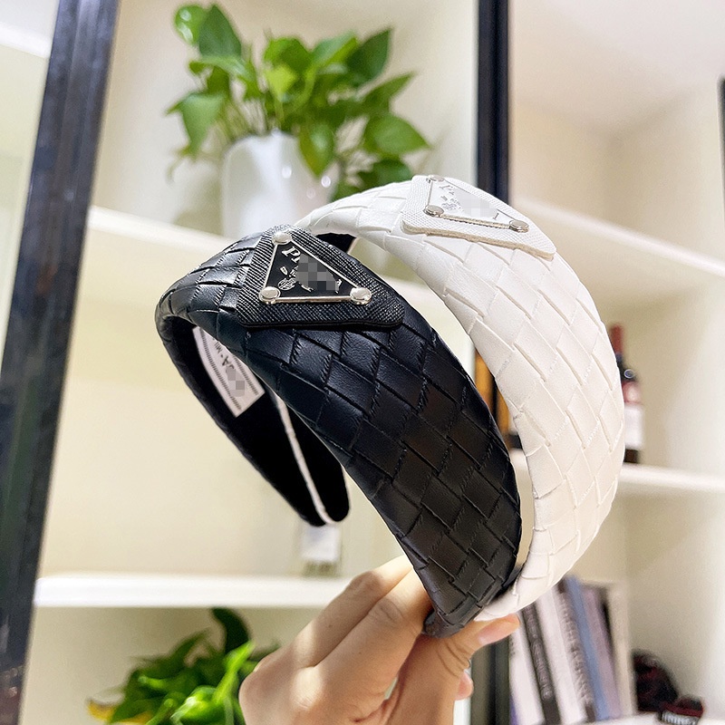 Inverted Triangle Leather Headband Broad-sided White Headband Fashion Temperament Pressure Hairpin