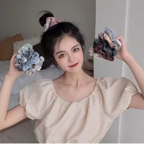 Dây buộc tóc họa tiết kẻ ô đơn giản dễ phối đồ thời trang cho nữ