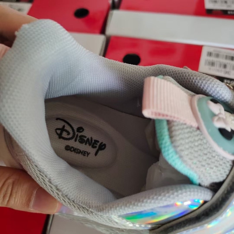 Giày thể thao cho bé gái