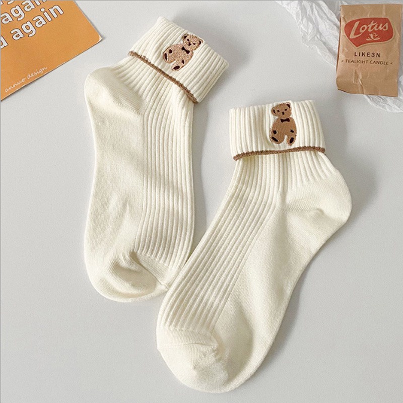 Một Đôi Tất Màu Trắng Gập Thêu Chú Gấu Vintage Siêu Xinh