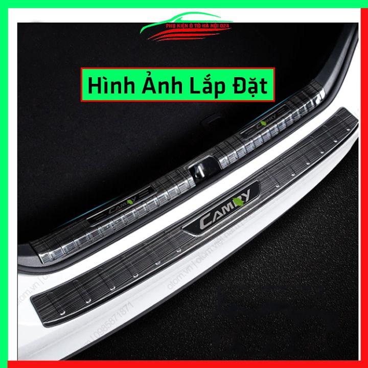 Ốp chống trầy cốp Toyota Camry 2019 vân titan