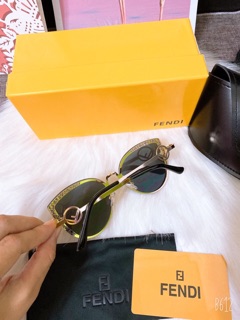 Mắt kính fendi