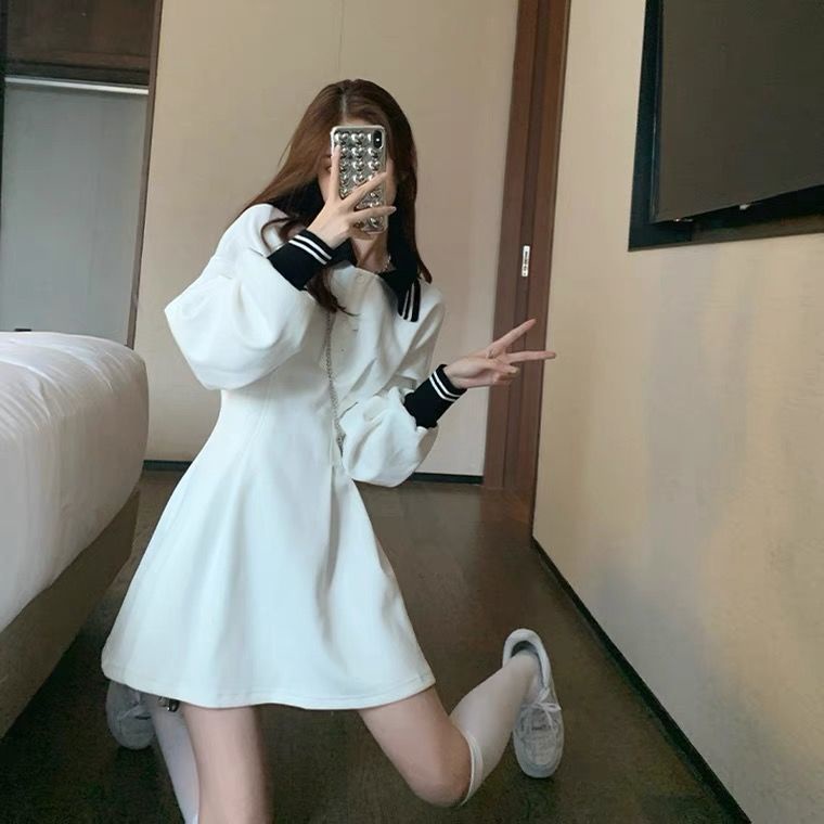 COZOK Váy polo dài tay trắng cổ điển