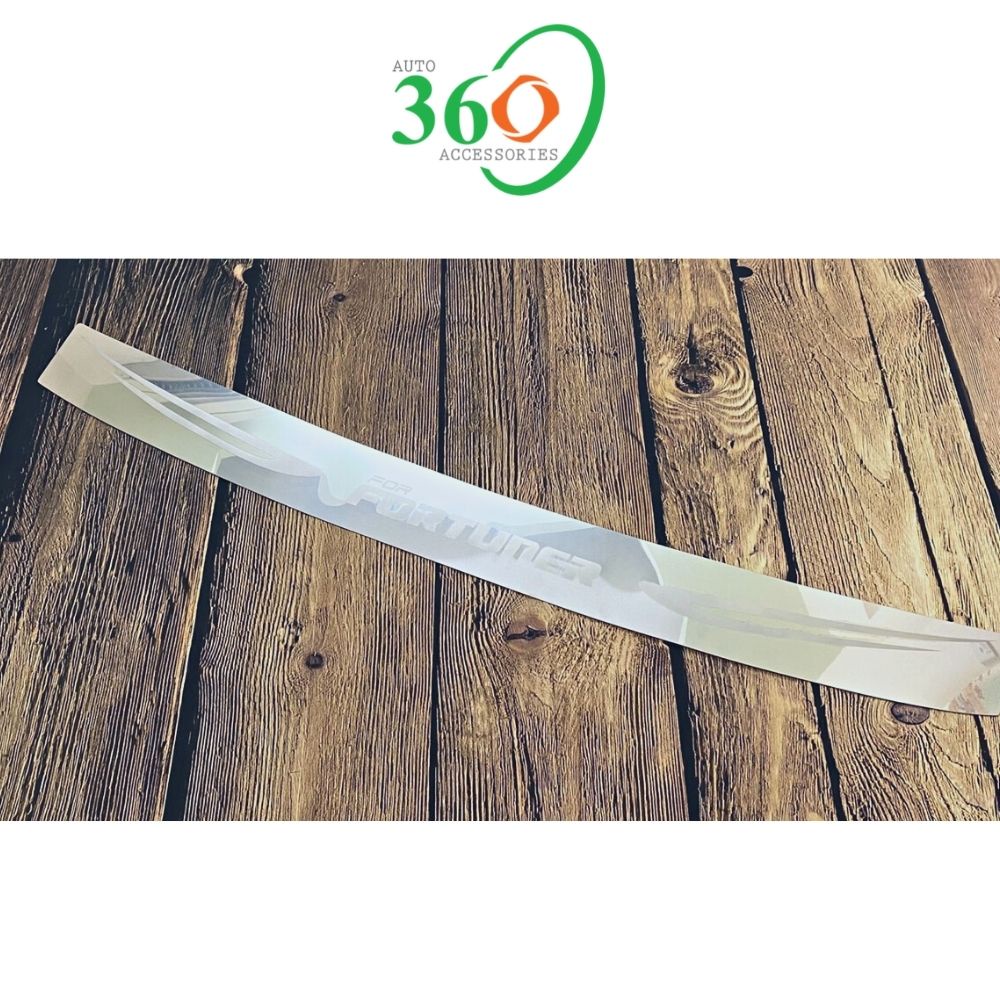 Nẹp chống trầy cốp sau Monde bằng Inox dành cho xe Fortuner đời 2017-2019