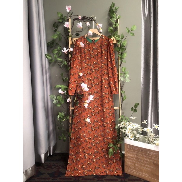 Áo dài bốn tà cam hoa nhí tay phồng