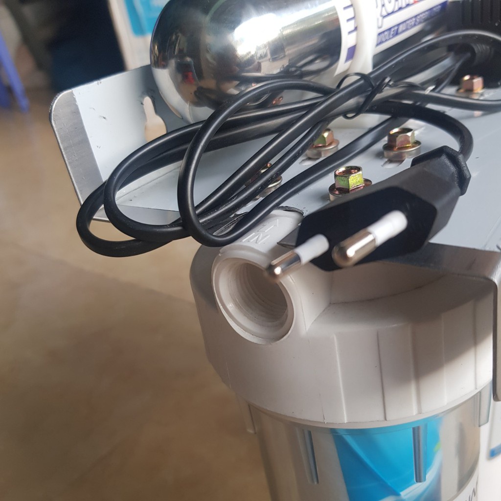 Bộ lọc nước sạch có đèn UV AquaPro diệt 99.99% vi khuẩn gây hại.