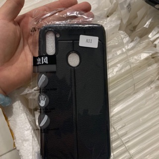 Ốp lưng giả da Auto Focus Samsung A11 màu đen