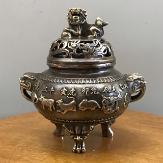 Xông trầm 12 con giáp