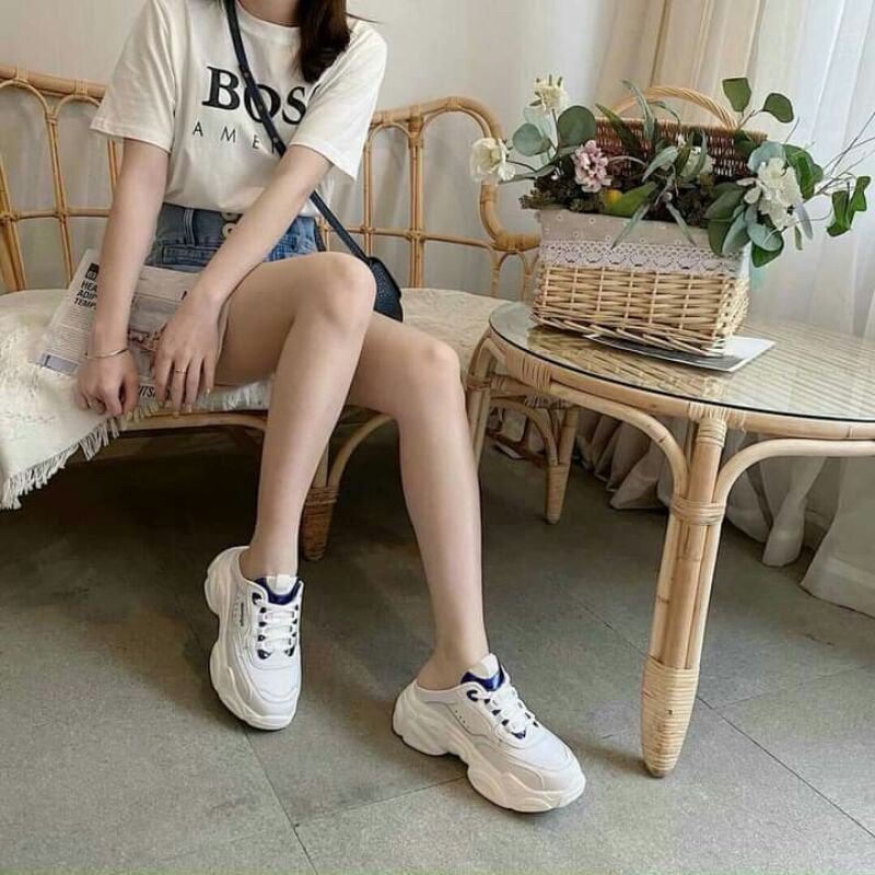 giày sục thể thao viền bạc và xanh
