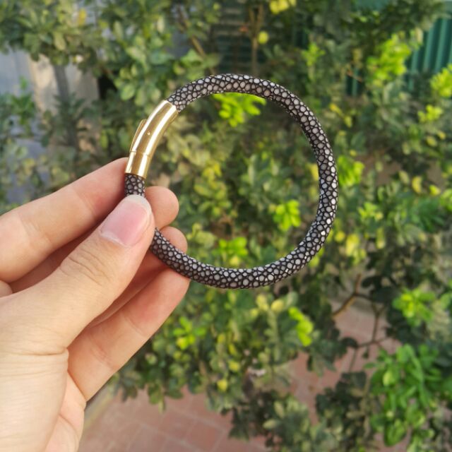 Vòng tay phong thủy da cá đuối handmade