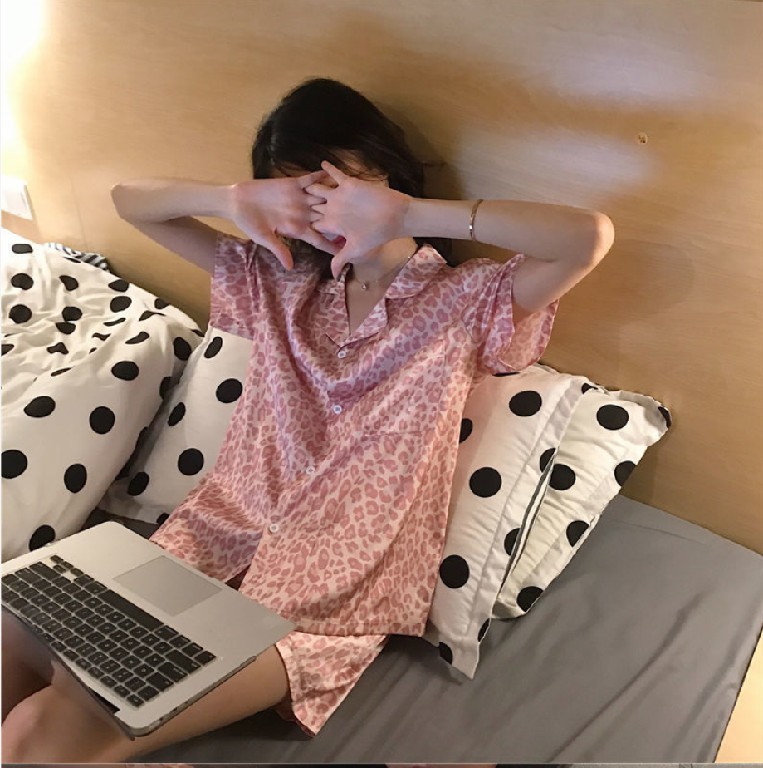 Bộ đồ ngủ ngắn tay họa tiết da báo dễ thương cho nữ