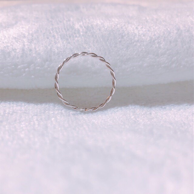 Nhẫn nữ bạc thật mẫu vặn xoắn nhỏ xinh cá tính - Kho sỉ bạc Nhất Linh