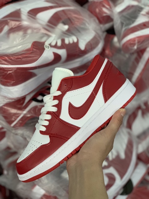 Ảnh thật chi tiết giày sneaker Jordan 1 thấp cổ | BigBuy360 - bigbuy360.vn