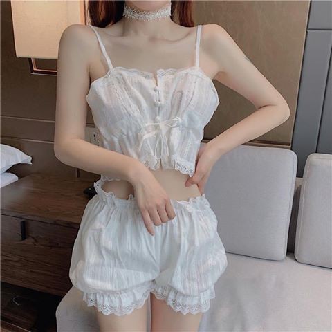 Bồ đồ ngủ áo 2 dây croptop ngắn trắng + quần short trắng gợi cảm ulzzang | BigBuy360 - bigbuy360.vn