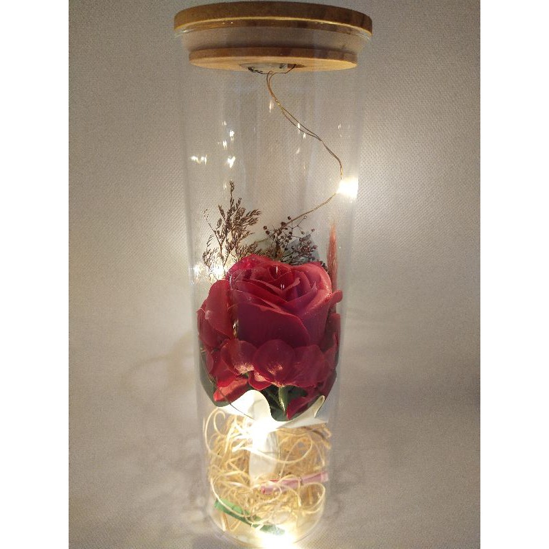 Hoa hồng sáp ,hoa khô lồng kính có đèn led trang trí xung quanh,dùng là quà tặng lễ tình nhân