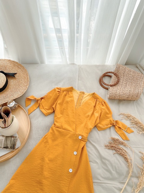 ĐẦM VÀNG TAY NƠ