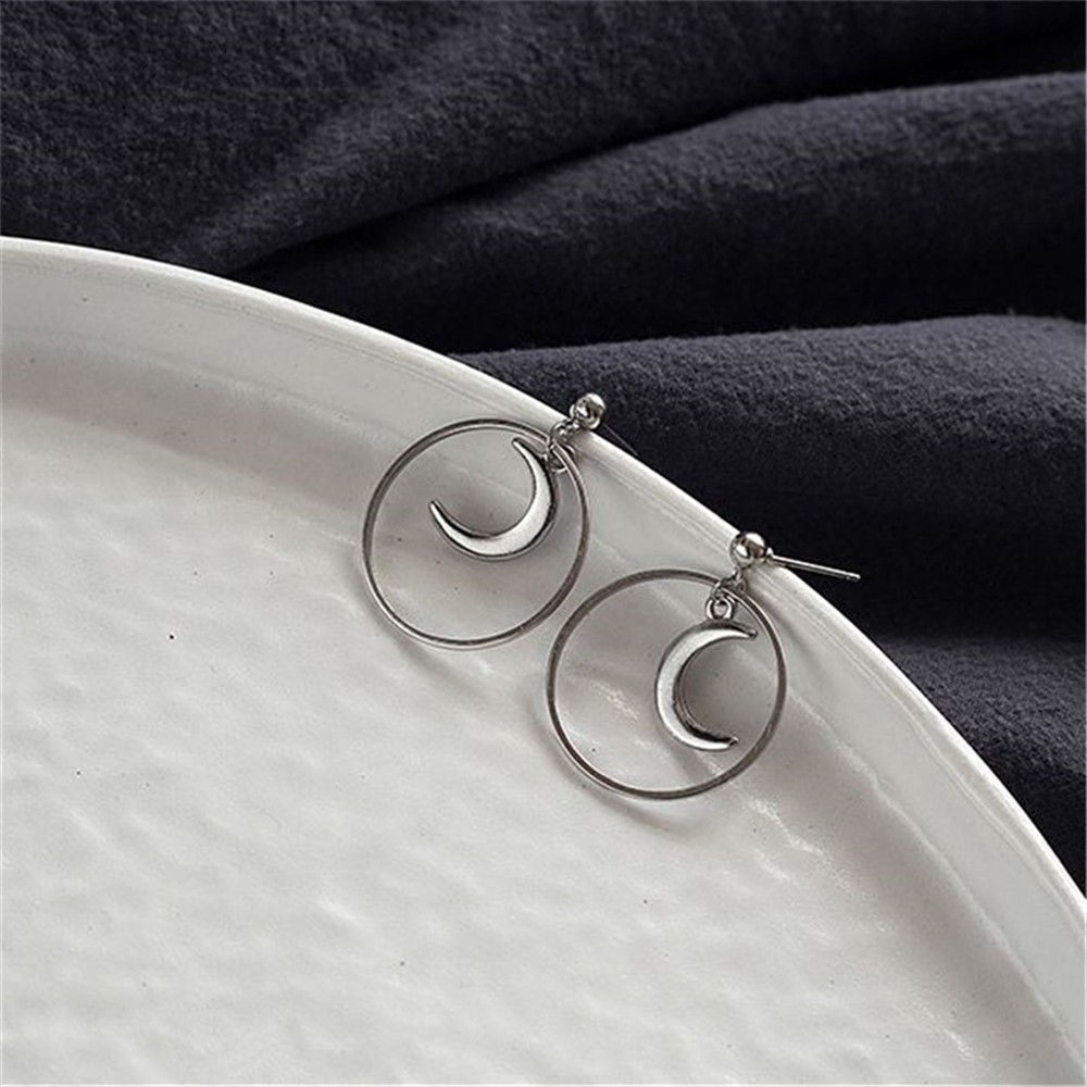 Hoa tai hình tròn thiết kế mặt trăng xinh xắn phong cách Hàn Quốc