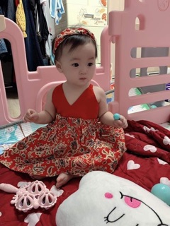 Đầm Yếm đỏ cho bé kèm băng đô