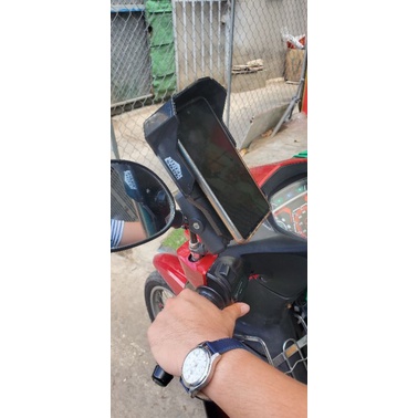 Giá đỡ điện thoại có mái che hiệu Magfit BikerSoul bộ không sạc