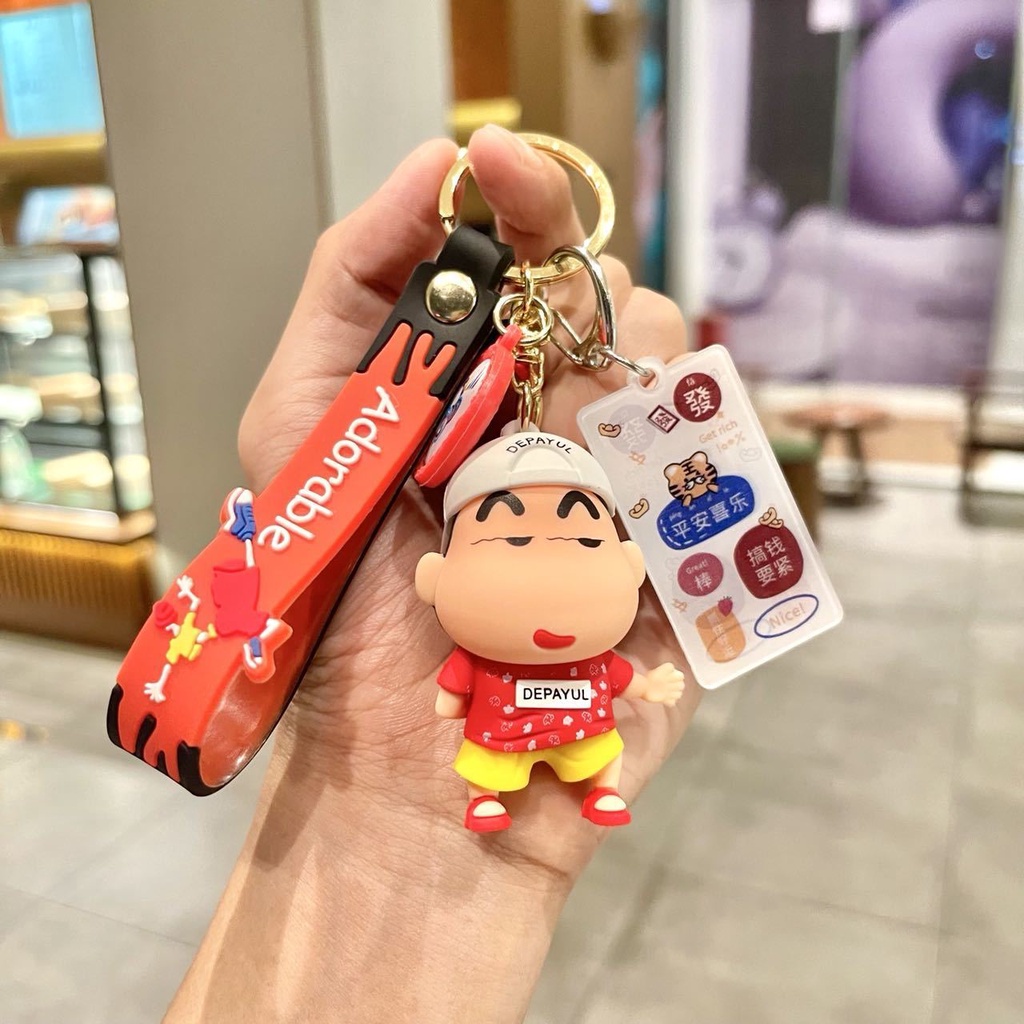 Móc Khóa Xe Hơi Hình Cậu Bé Bút Chì Dễ Thương