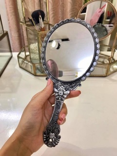 Gương cầm tay công chúa
