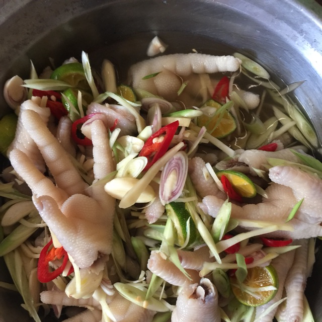 Chân gà ngâm sã tắc