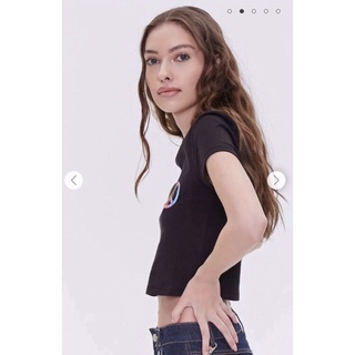Áo croptop đen in logo vnxk