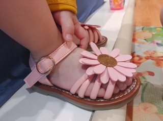 Sandal hoa cho bé cực xinh iu