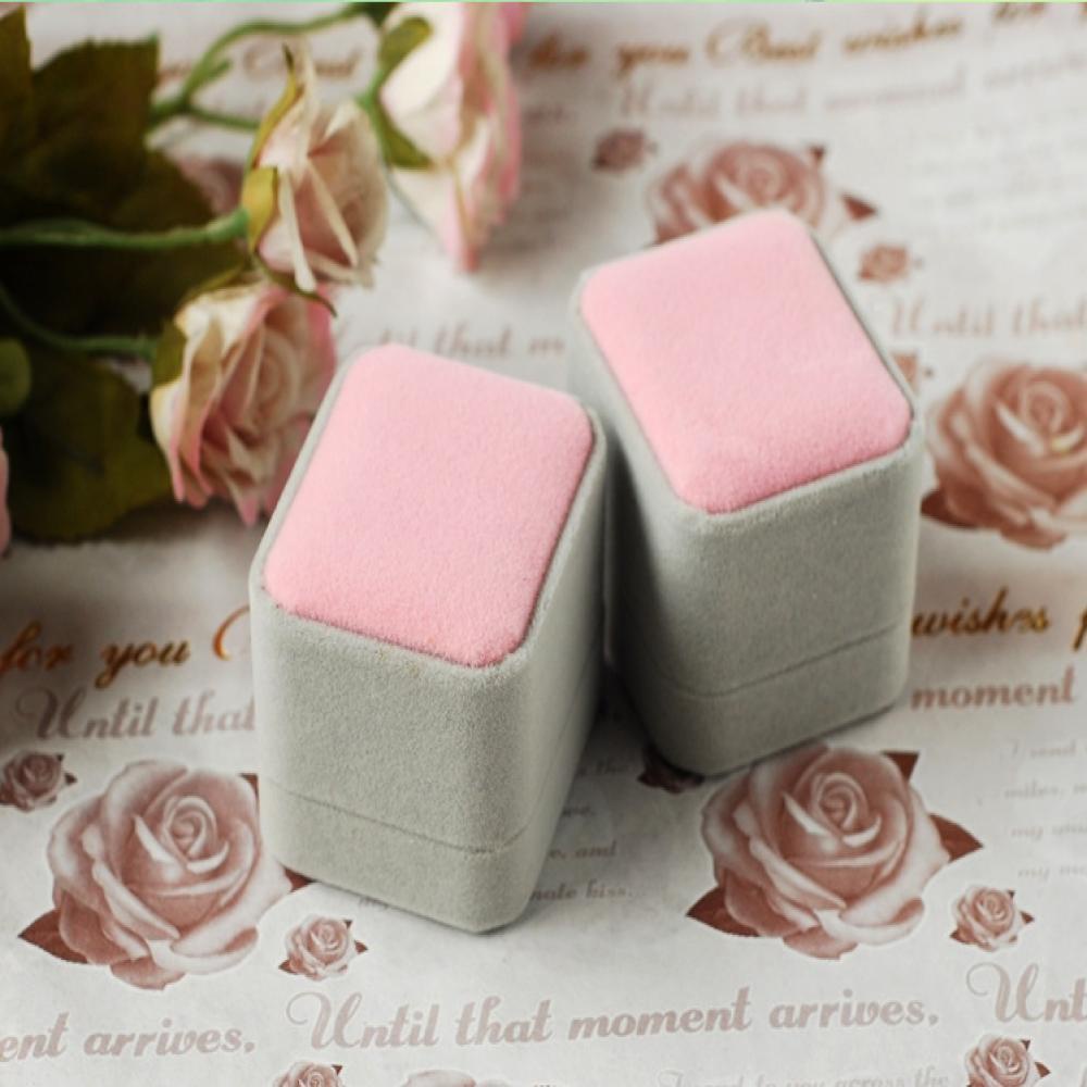 Hộp Đựng Trang Sức Bằng Nhung Sang Trọng