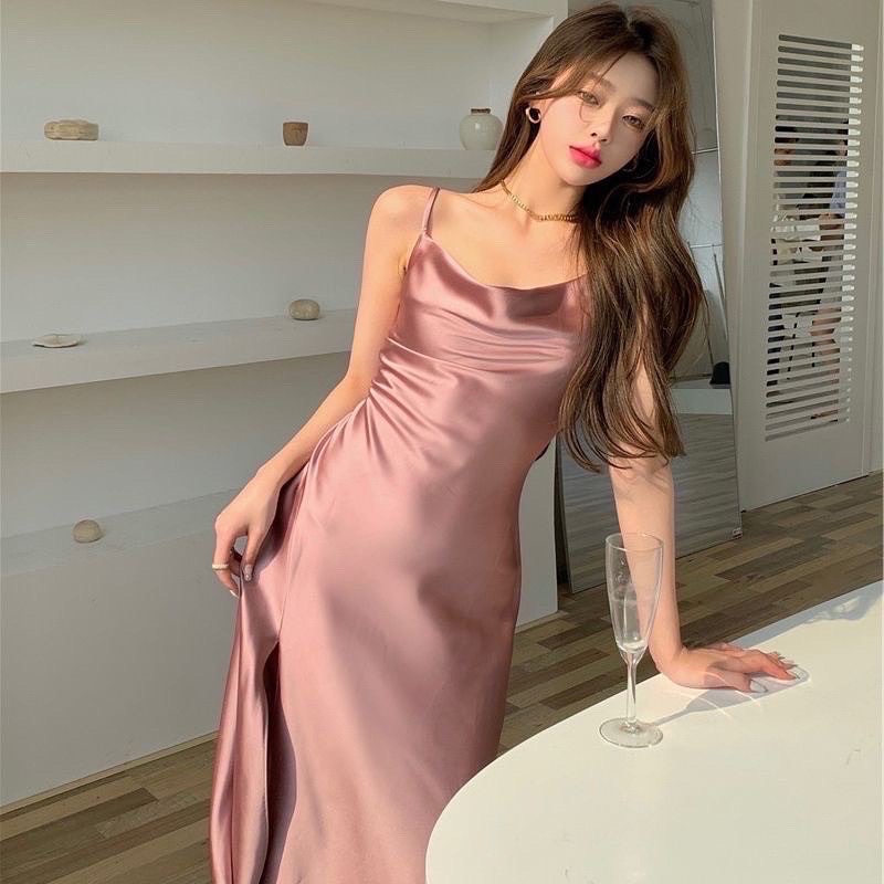 𝐋𝐔𝐌𝐈𝐍𝐀 𝐃𝐑𝐄𝐒𝐒 • ĐẦM LỤA HAI DÂY CỔ ĐỔ XẺ TÀ MIDI TÔN DÁNG