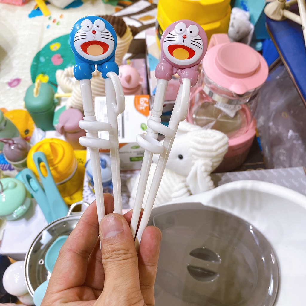 Đũa tập ăn xỏ ngón hoạt hình cho bé
