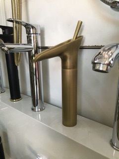 Vòi Lavabo Nóng Lạnh V011