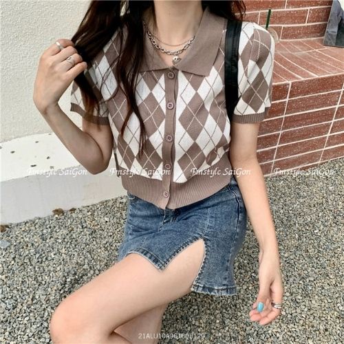 Áo len nữ croptop có cổ polo dệt kim dáng ôm họa tiết kẻ ô ulzzang hàn quốc Fmstyle Saigon 21ALU10A961605 | BigBuy360 - bigbuy360.vn