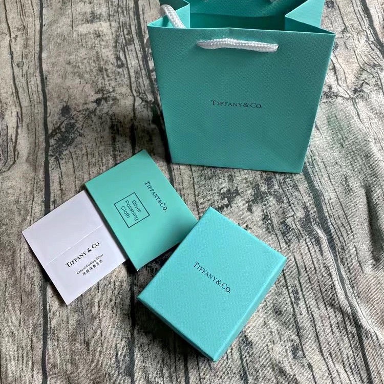 Tiffany & Co. Vòng Tay Thép Không Gỉ Phối Chữ Cái Màu Vàng Mới 2022