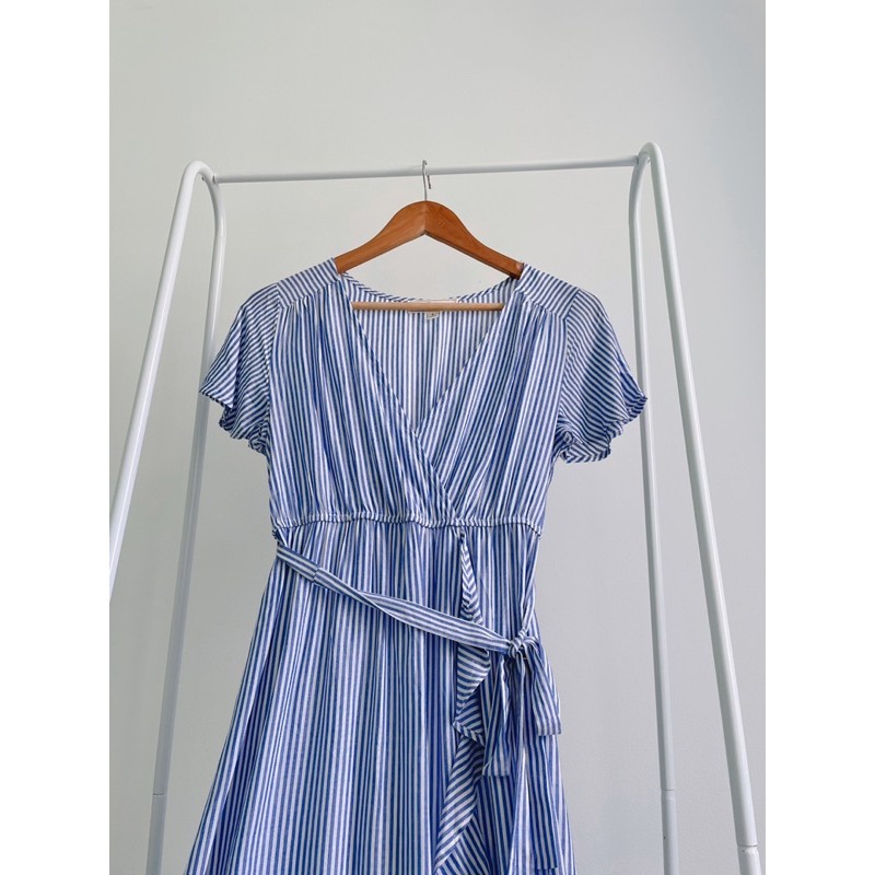 Đầm maxi sọc cổ v viền bèo | BigBuy360 - bigbuy360.vn