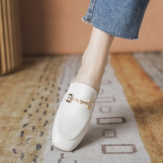 Flat sandals with simple design fashion