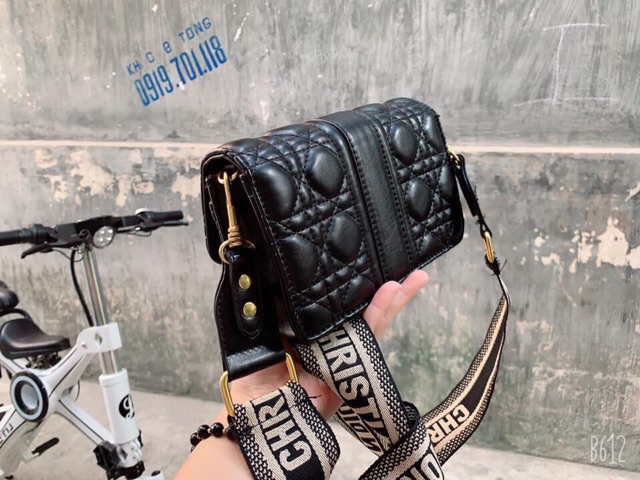 Túi đeo chéo trần ô thời trang