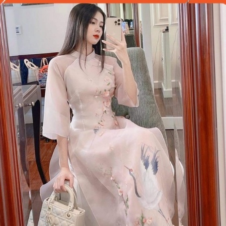 Áo dài cách tân tơ oganza 4 tà kết chim đào màu phớt hồng áo dài cách tân kết đính MS14 .