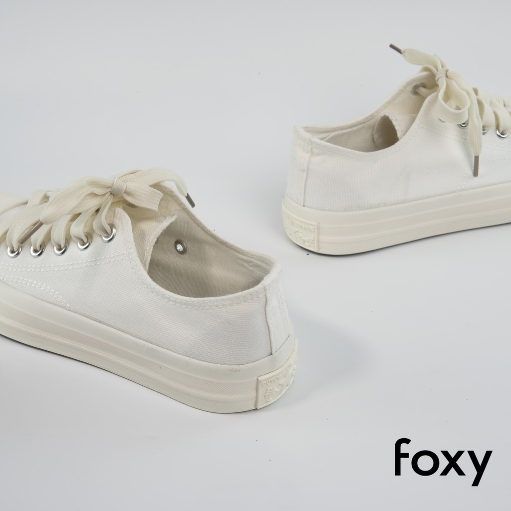 Giày Sneaker Nữ FOXY Đế Bằng Màu Trắng Be Dáng CV Basic Cổ Thấp - FOX021