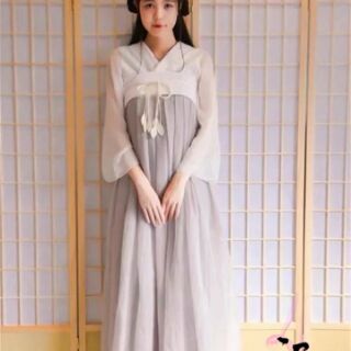 Ngọc Sinh Yên hán phục cách tân
