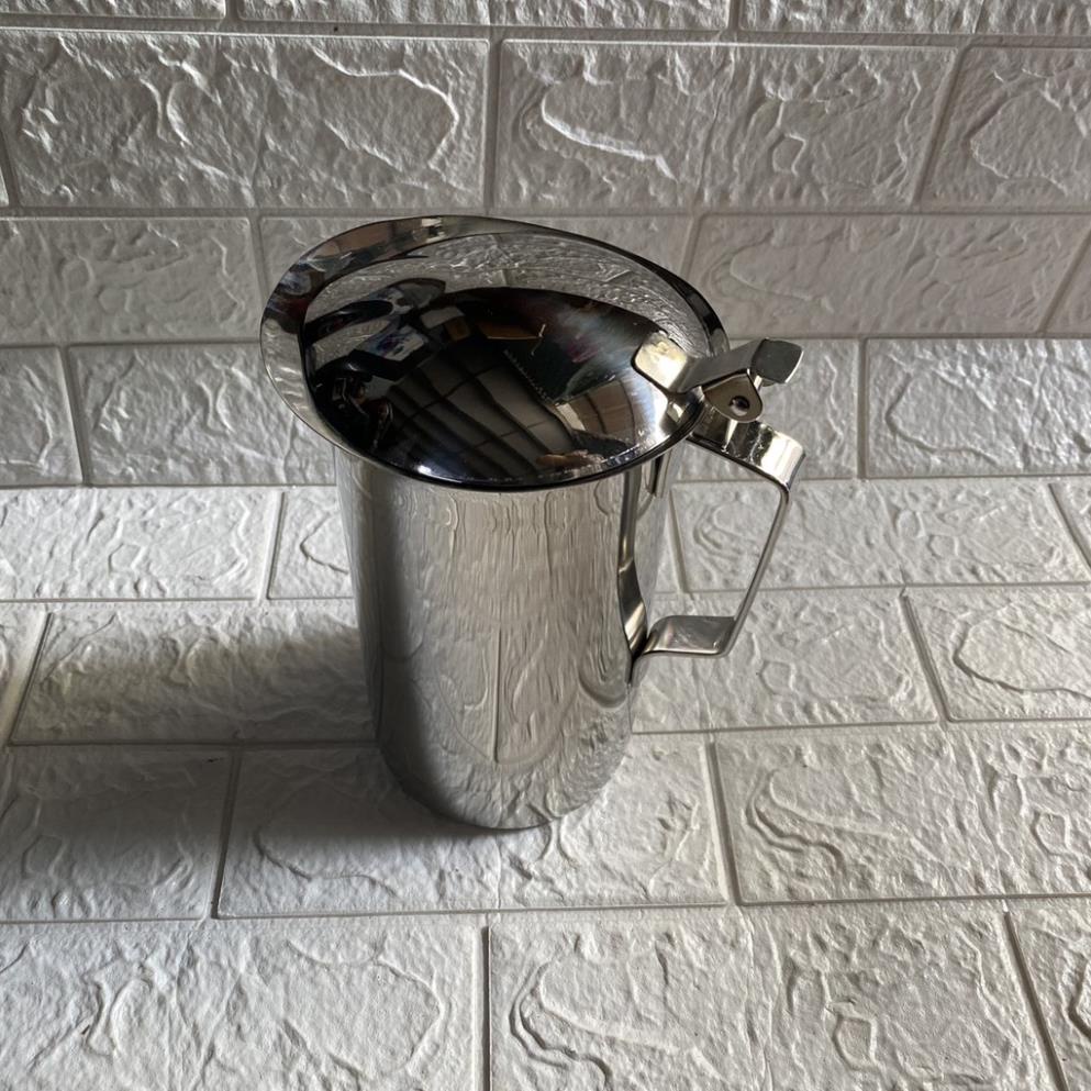 Ca inox 304 có miêng rót, có nắp.  Dùng được bếp từ. Nấu nước và giữ ấm.  Dung tích 1.5 - 2.0 lít
