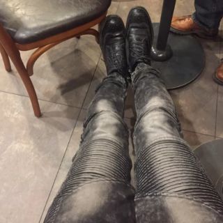 Quần jeans dáng biker siêu chất màu xám đen