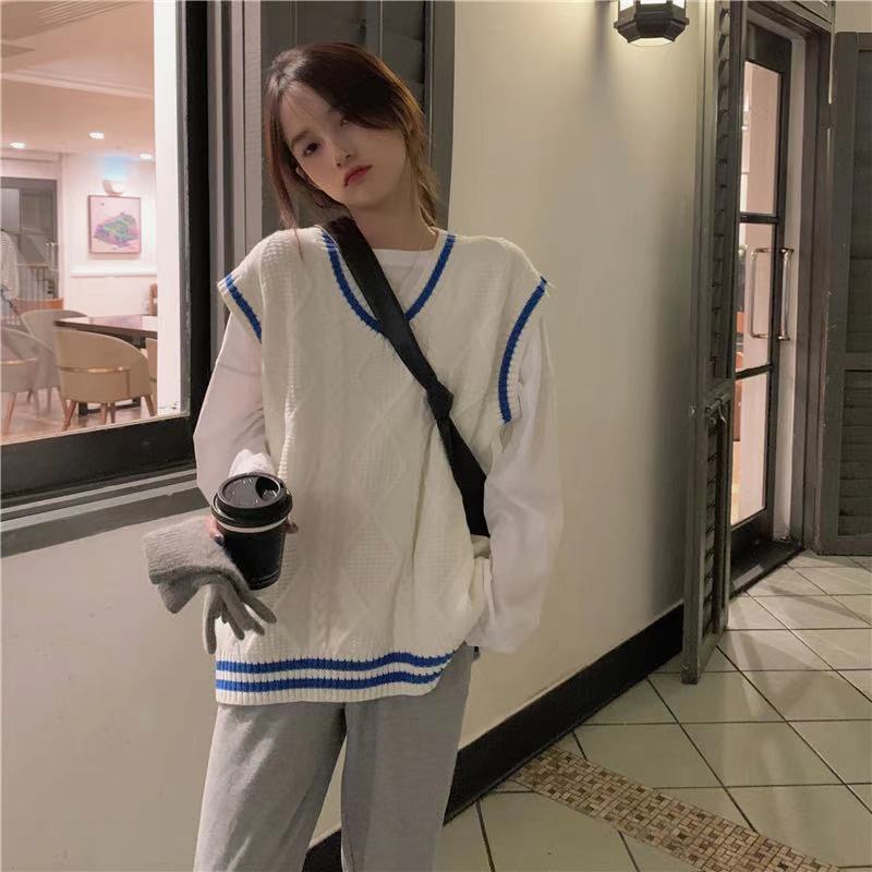 Áo IELGY đan dáng rộng phối màu xanh dương cổ chữ V dành cho nữ