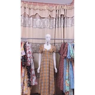 váy lụa kẻ burberry