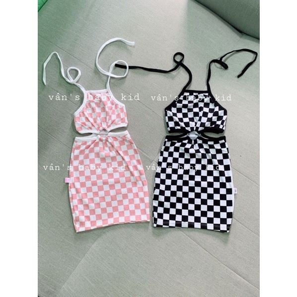 Đầm body caro  cổ yếm bé gái