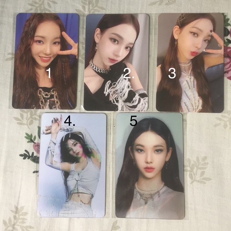 Karina và nhóm aespa