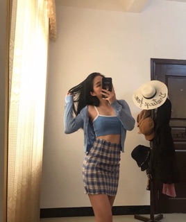 Áo croptop 2 dây dáng ngắn