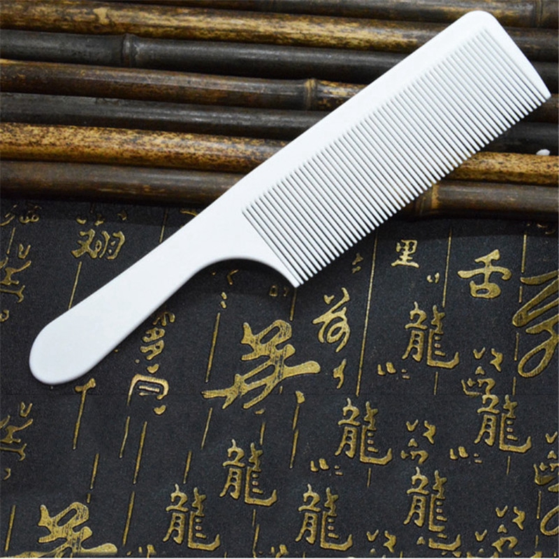 Lược chải tóc bằng nhựa chuyên dụng cho thợ cắt tóc tiện lợi