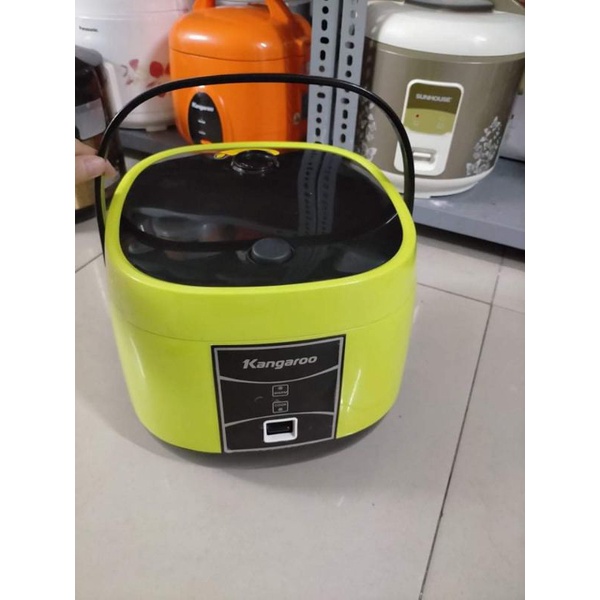 Nồi cơm nắp gài Kangaroo KG22R1 2.2 lít